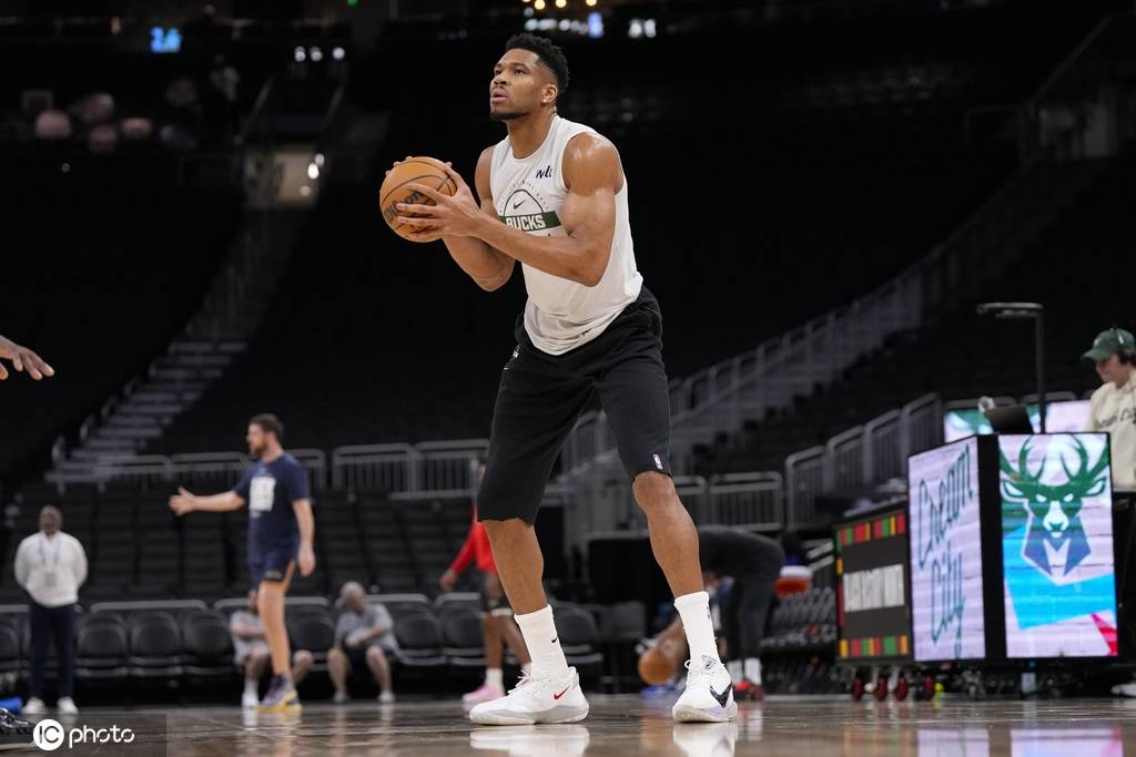 留队！雄鹿交易截止日留下字母哥 莫兰特留在灰熊